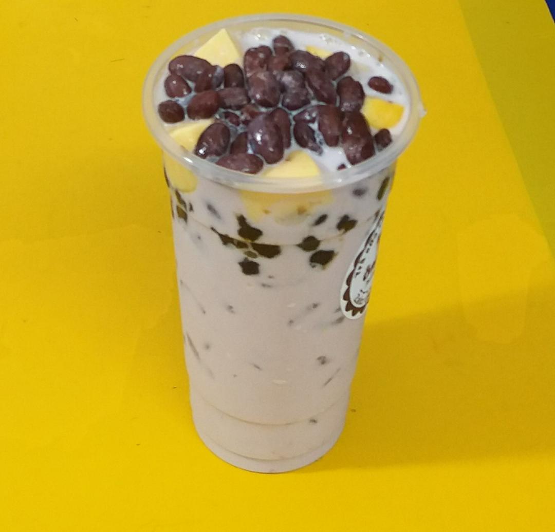 tra-sua-khoai-mon-au-o-pudding-trung