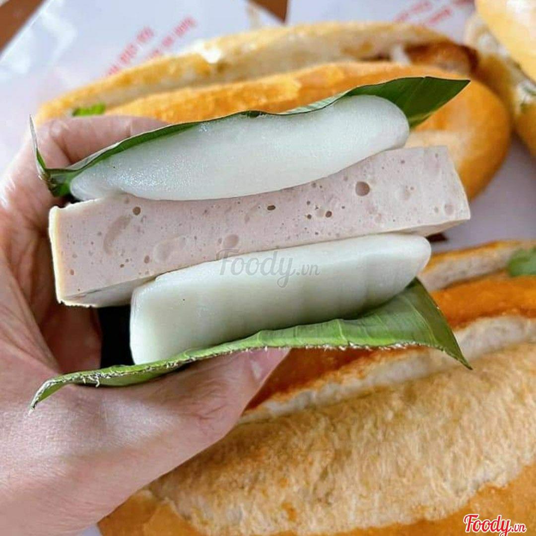 banh-day-kep-cha-lua