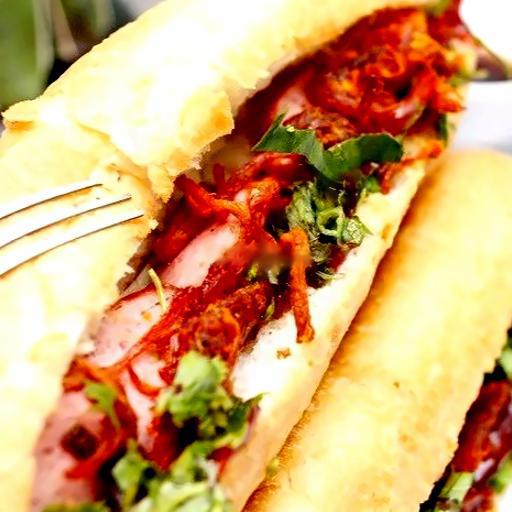 banh-mi-xuc-xich-bo-kho