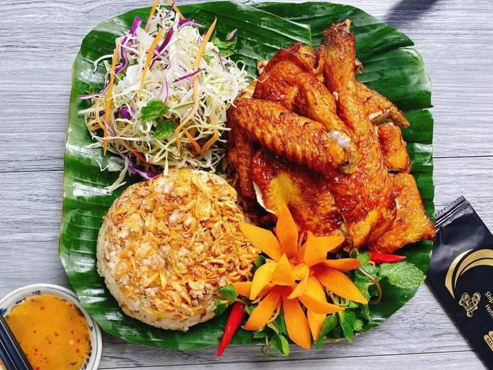 xoi-ga-ta-quay-1-2-con-nom-rau-thom-nuoc-cham-0855578925