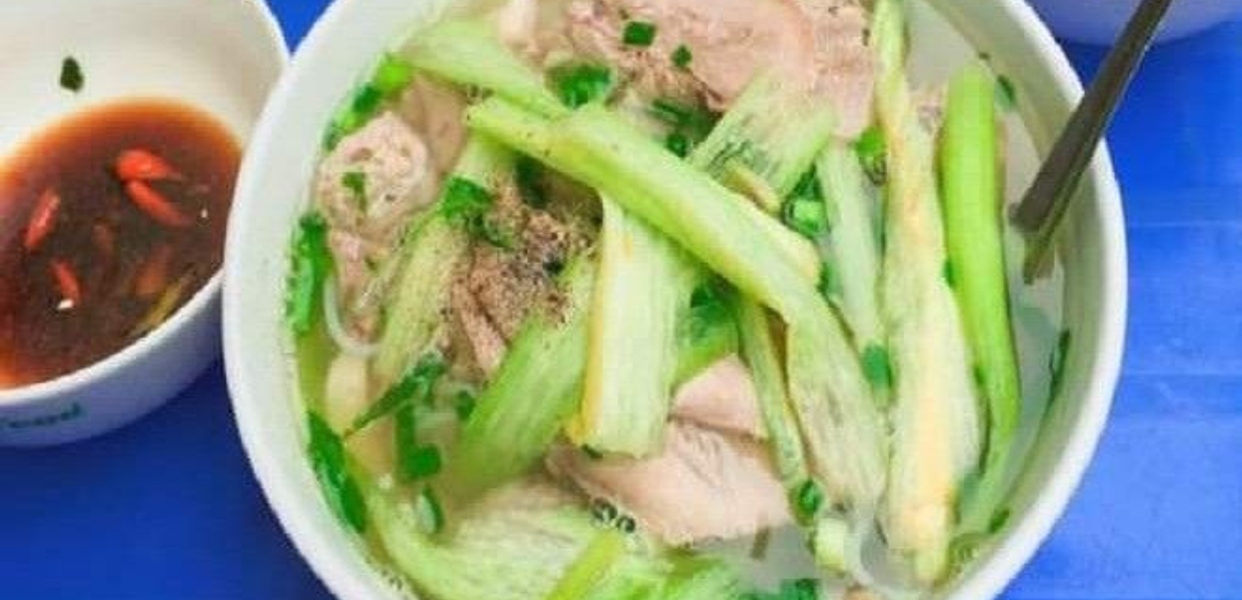 bun-thit-moc-co-thao-hong-mai