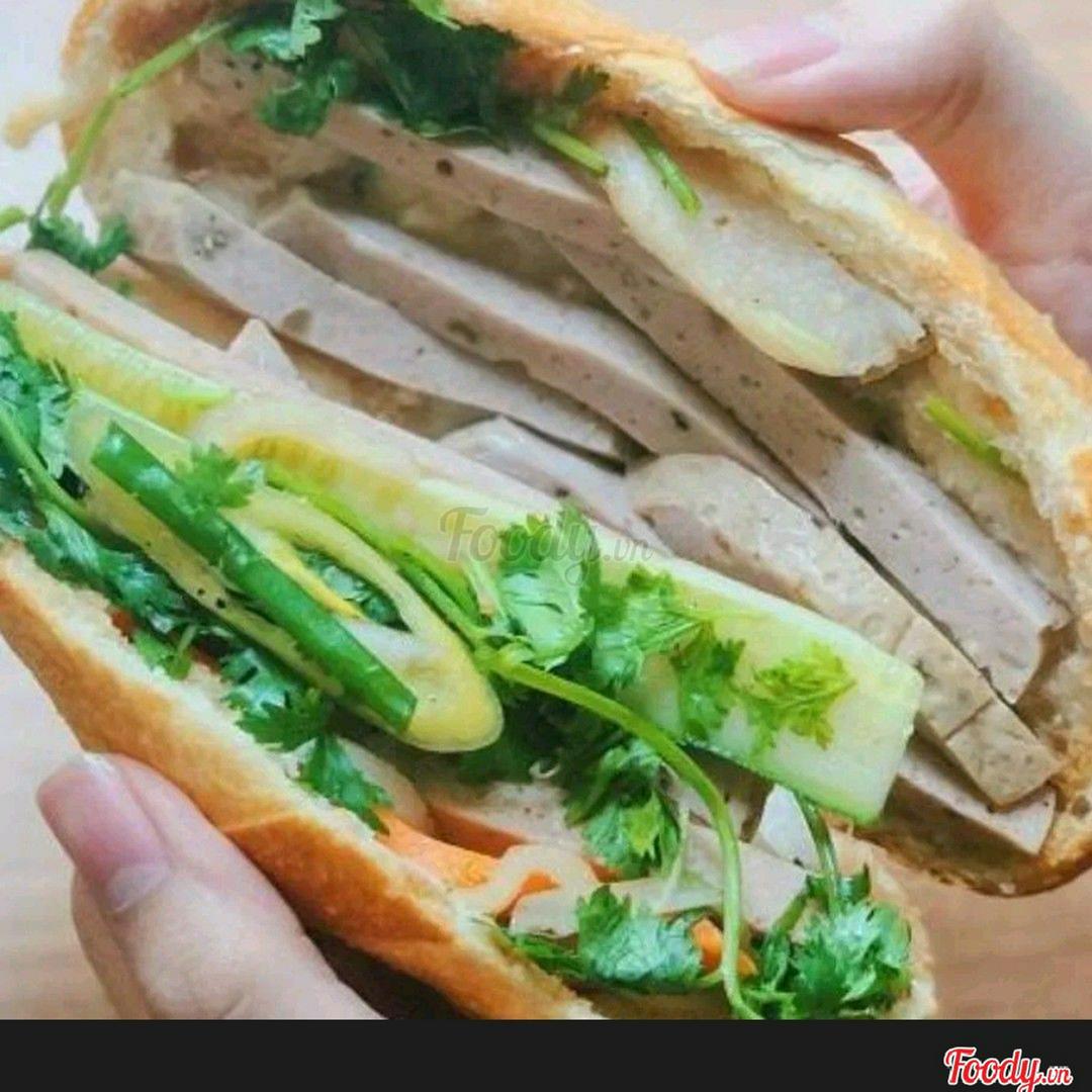 banh-mi-cha-lua-ngon-muoi-tieu