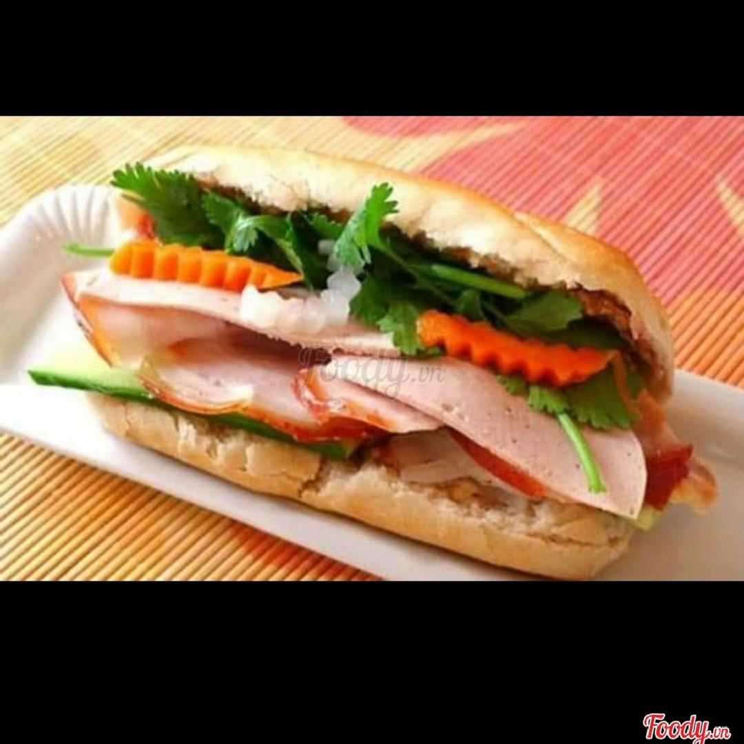 banh-mi-thit-cha