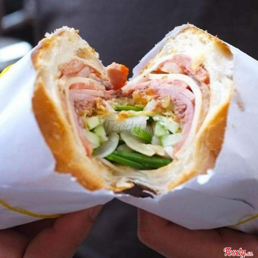 banh-mi-thit-cha-op-la