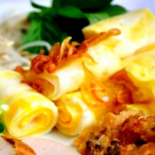 banh-cuon-trung-vang-yopk-egg-steam-rice-cake