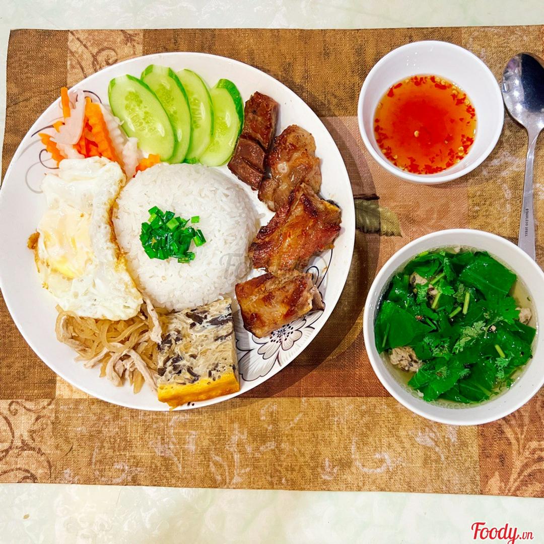 com-suon-cheo-ac-biet