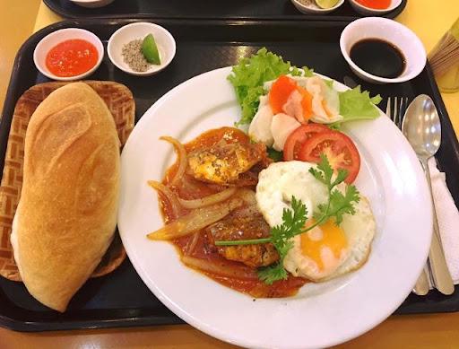 banh-mi-ca-moi-trung-op-la