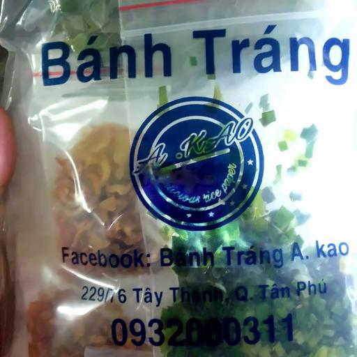 banh-trang-muoi-hanh-sate-tu-tron