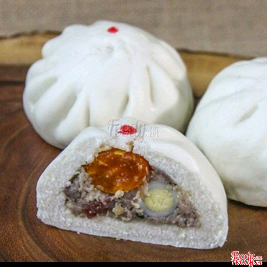 banh-bao-2-trung-cut