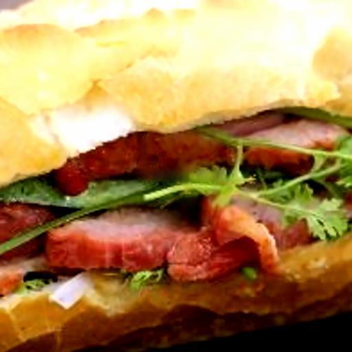 banh-mi-pate-xuc-xic-cha