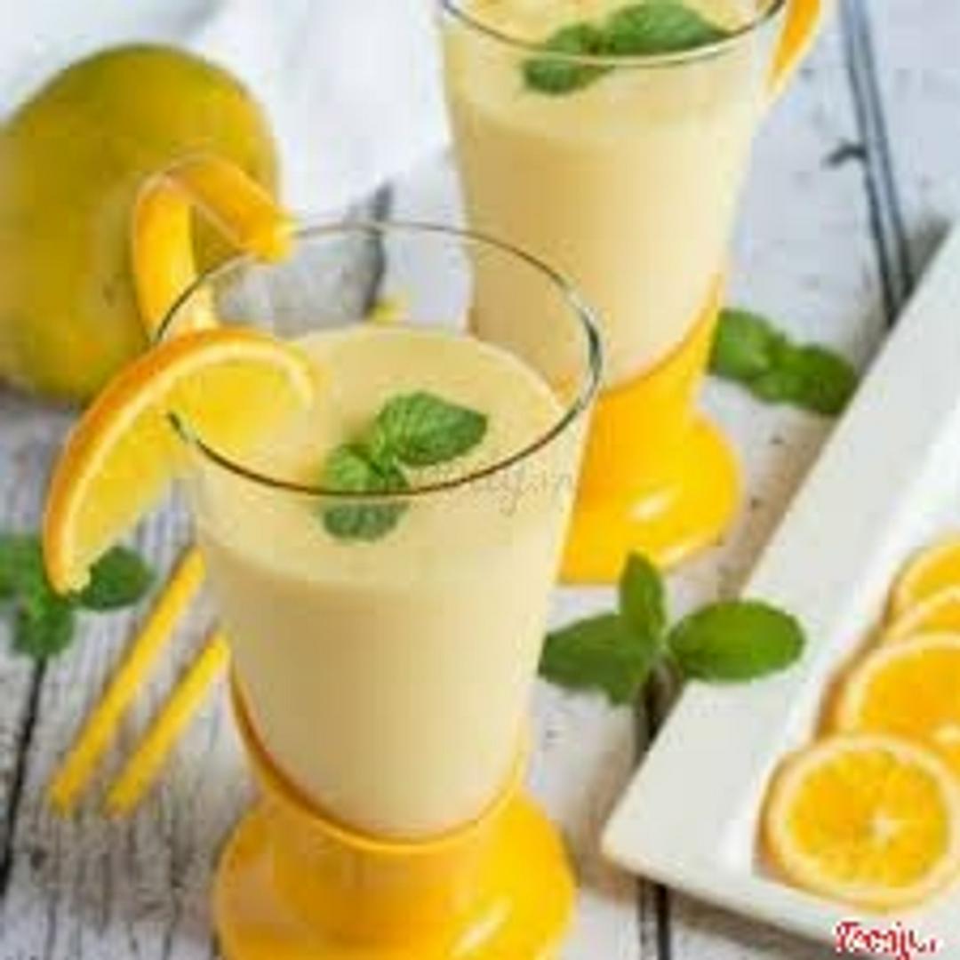 sinh-to-chuoi-xoai-cam