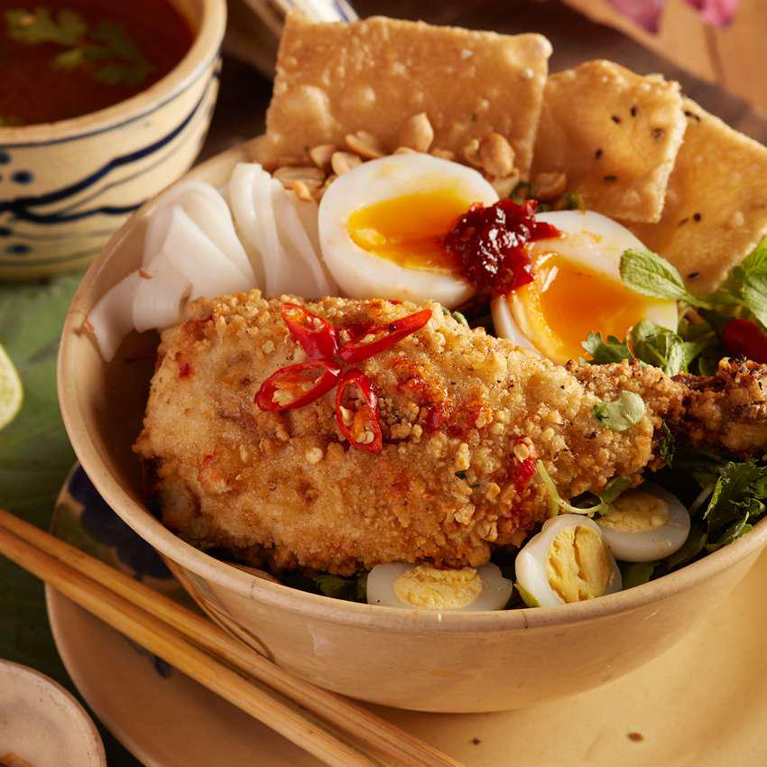 mi-quang-ga-ac-biet-nuoc