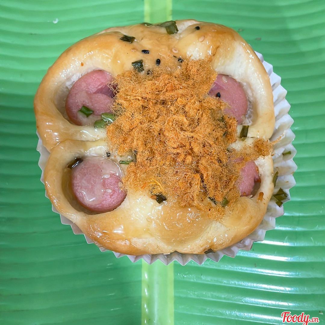 banh-mi-xuc-xich-hanh