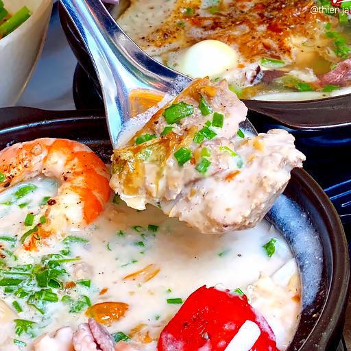 banh-canh-cua-ong-hai-san-nuoc-cot-dua