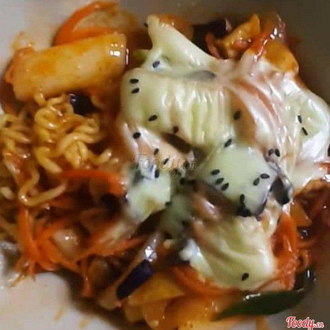 tokbokki-truyen-thong-mi-chesse-pho-mai-mieng-cay