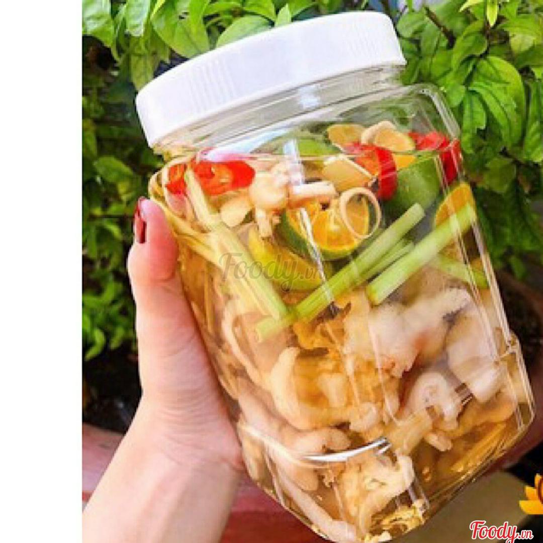 chan-ga-rut-xuong-ngam-coc-non-lon