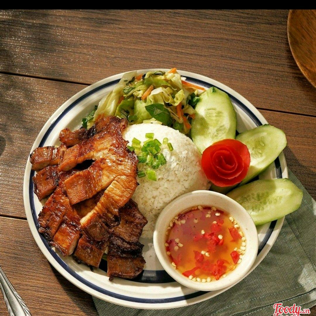 com-tam-thit-nuong-trung-cuon-tang-coca-coc