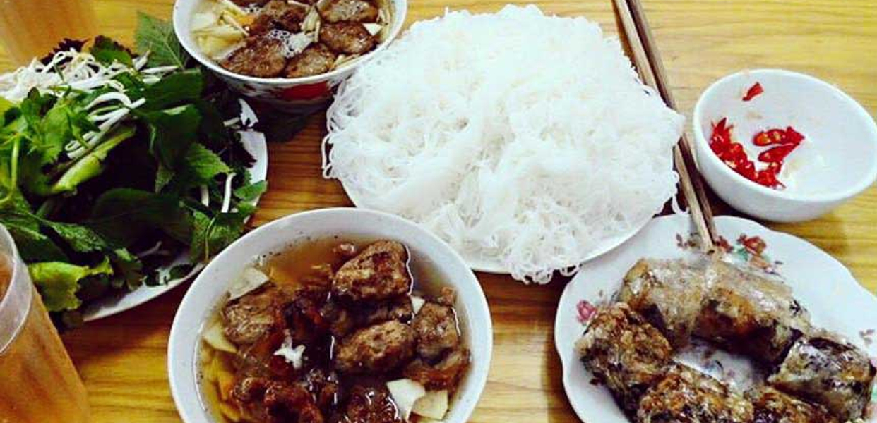Thu-Hà---Bún-Chả-Và-Nem-Rán---Lò-Đúc