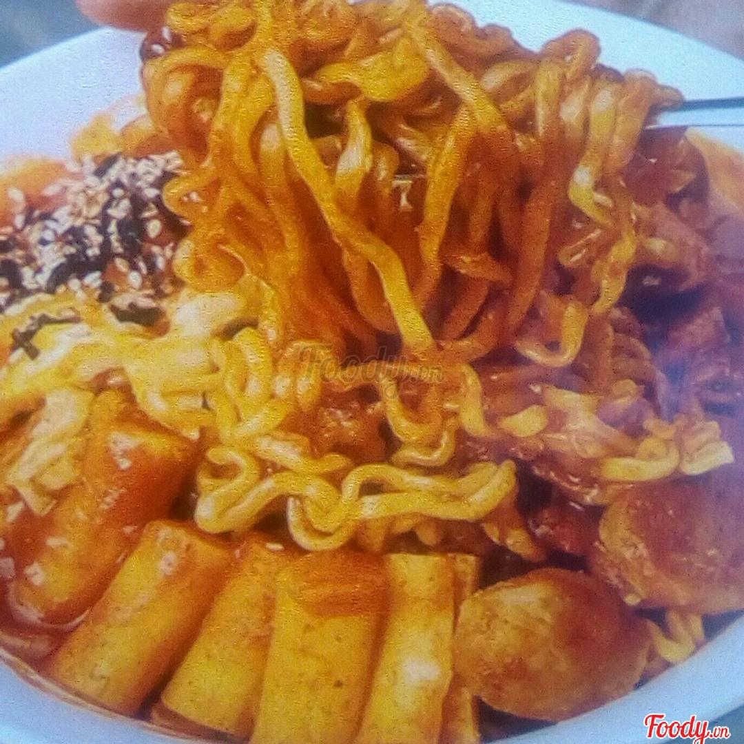 tokbokki-truyen-thong-mi-cay