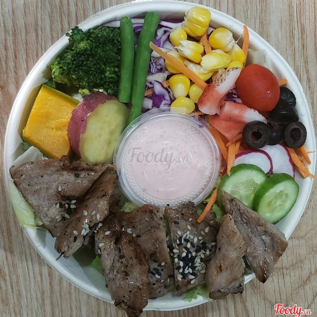 salad-cotlet-heo-sot-bbq-pork-cutlet-salad