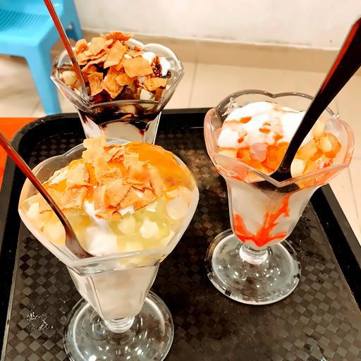 sua-chua-deo-chan-chau-topping-sot-dau-ao-chanh-leo-viet-quat-bac-ha-socola