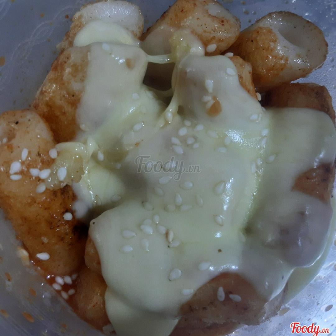 tokbokki-chien-sot-cay-phu-pho-mai-mozzarella-cay
