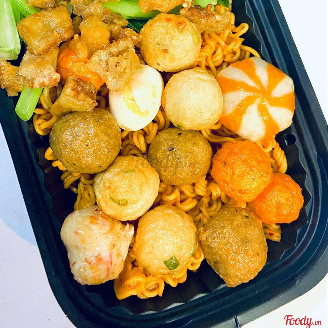 mi-xao-thap-cam-ca-vien-sot-bo-cay