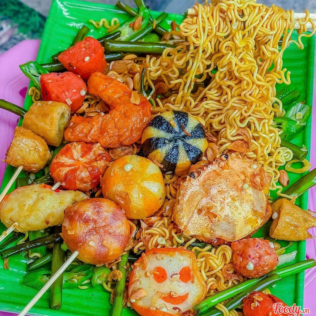 mi-xao-thap-cam-ca-vien-sot-nuoc-mam-lon-2-vat-mi