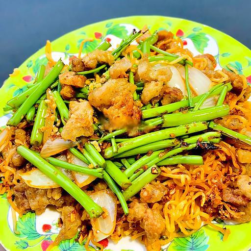 mi-xao-top-mo-sot-nuoc-mam