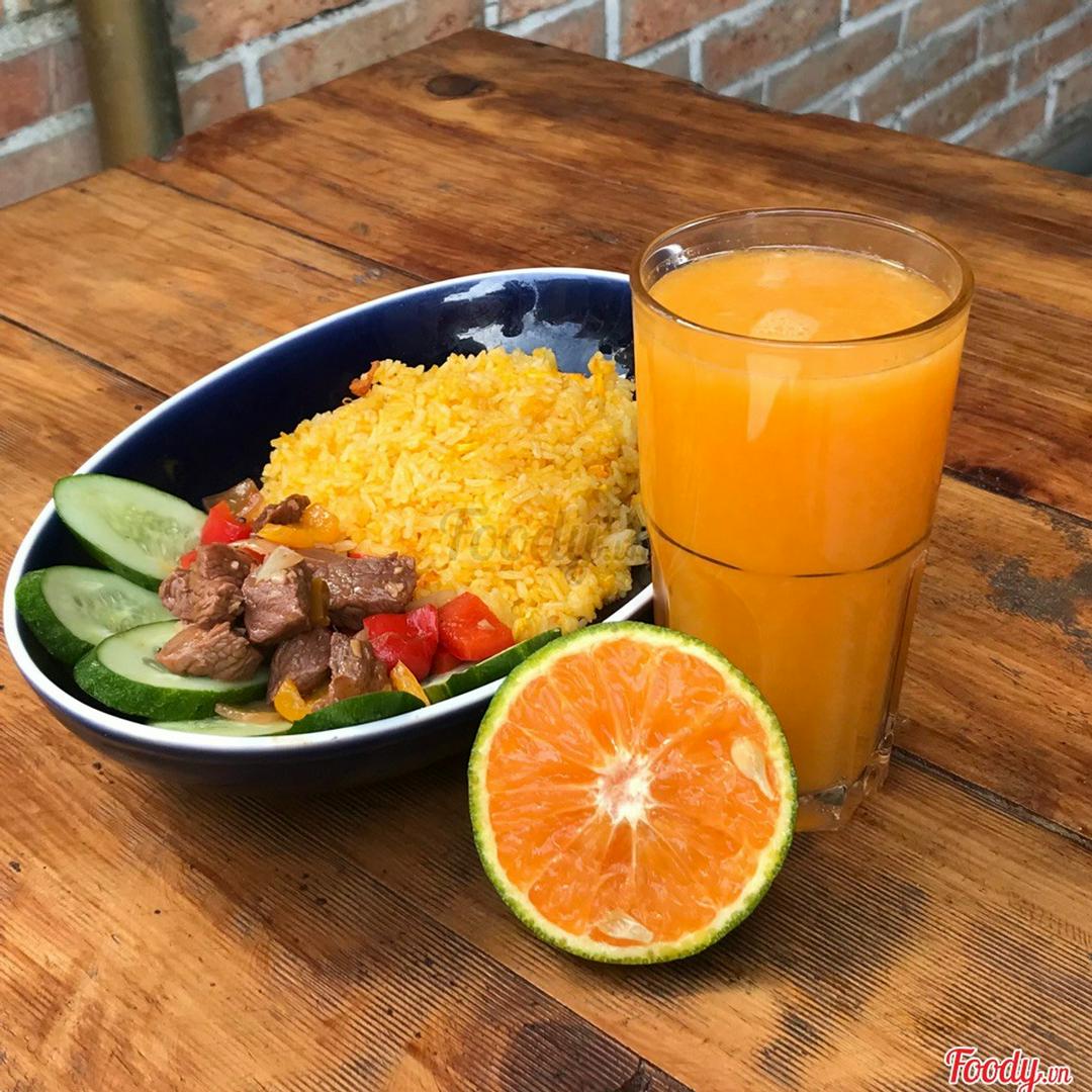 com-chien-bo-luc-lac-cam-vat