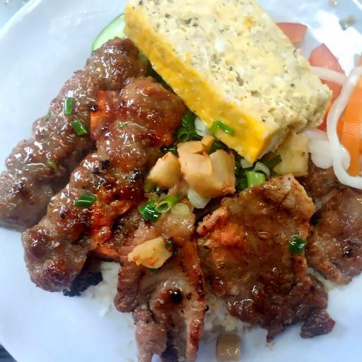 com-suon-nem-nuong-cha