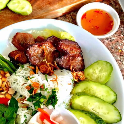 banh-hoi-toc-tien-thit-quay-ngu-vi