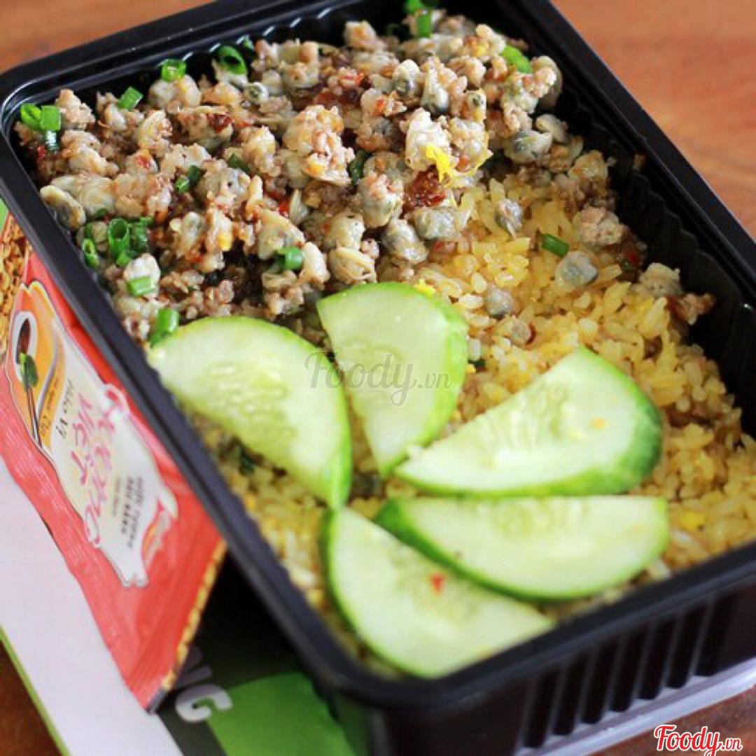 com-chien-hen-thit-xao-cay