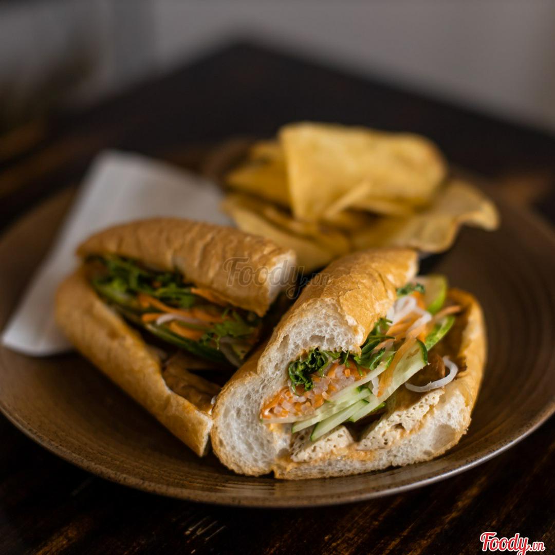 cristina-vegetarian-banh-mi