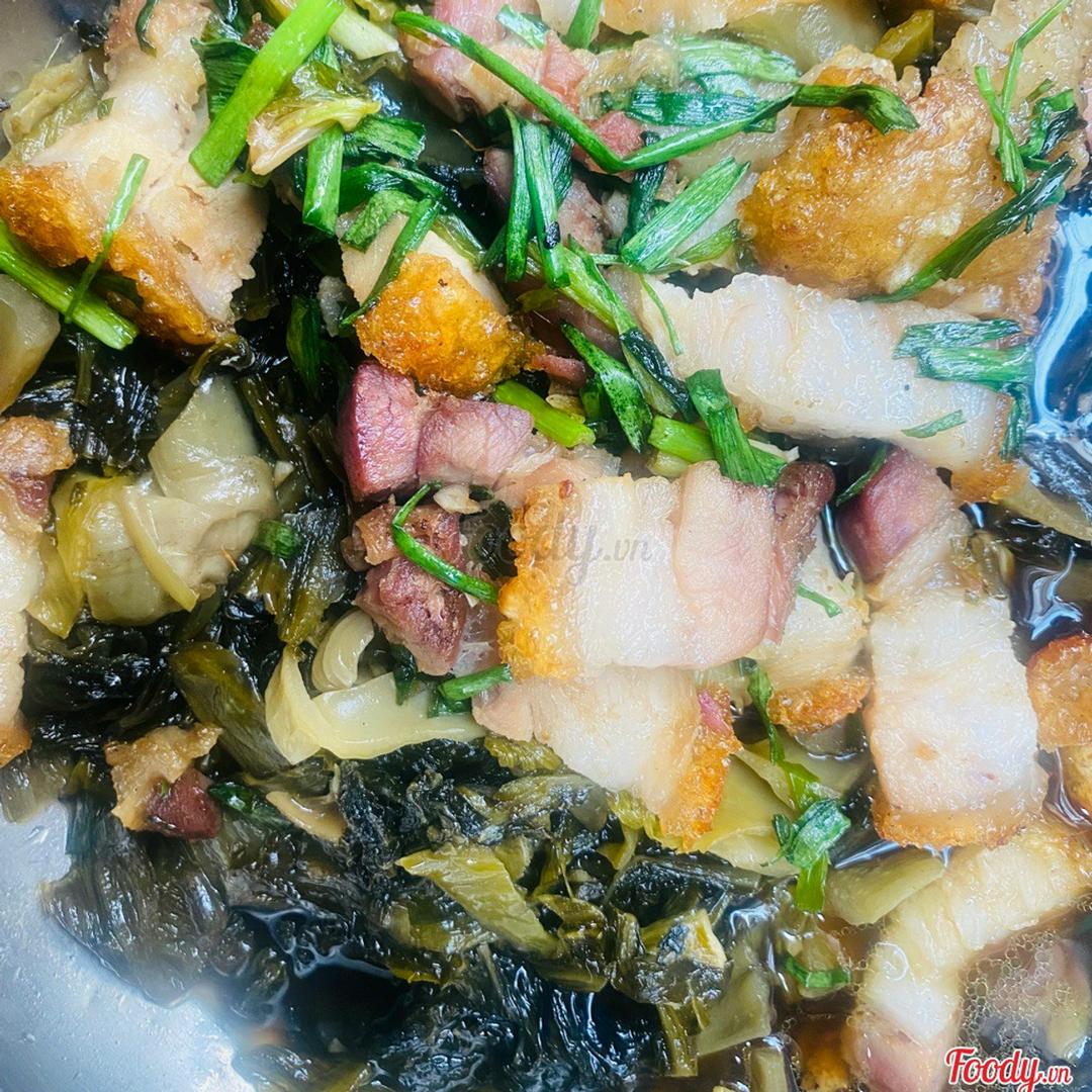 com-heo-quay-kho-cai-chua