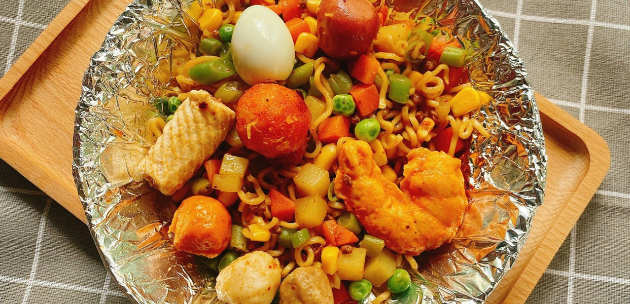 tiem-con-vit-mi-tron-indomie-k-t-xa-la