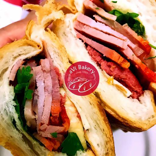 banh-mi-thit-full-sam-bong-cuc