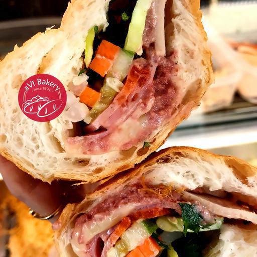 banh-mi-thit-o-20k-sam-bong-cuc