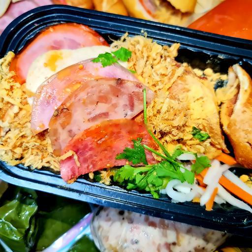 banh-mi-phu-topping-sam-bong-cuc