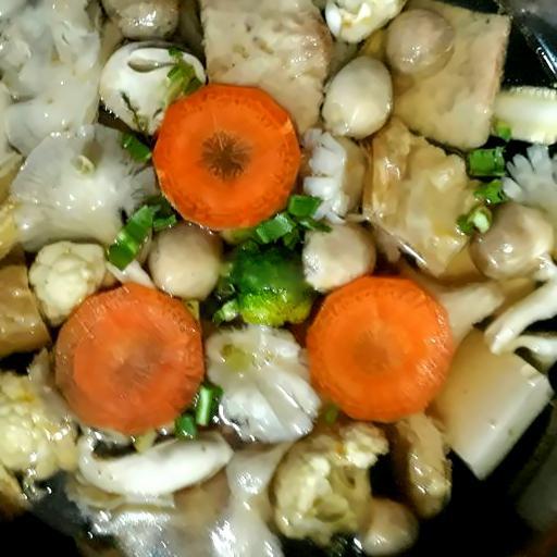 lau-thap-cam-4-nguoi-an