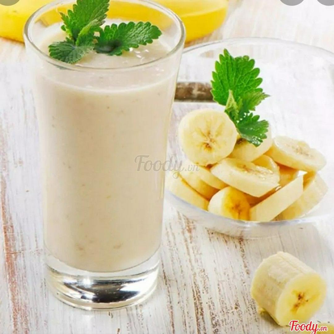 sinh-to-chuoi-yogurt