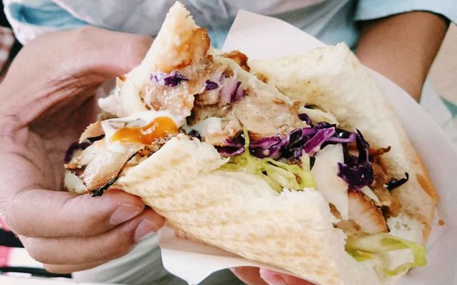 tuan-hoa-banh-mi-pate-doner-kebab-quan-nhan