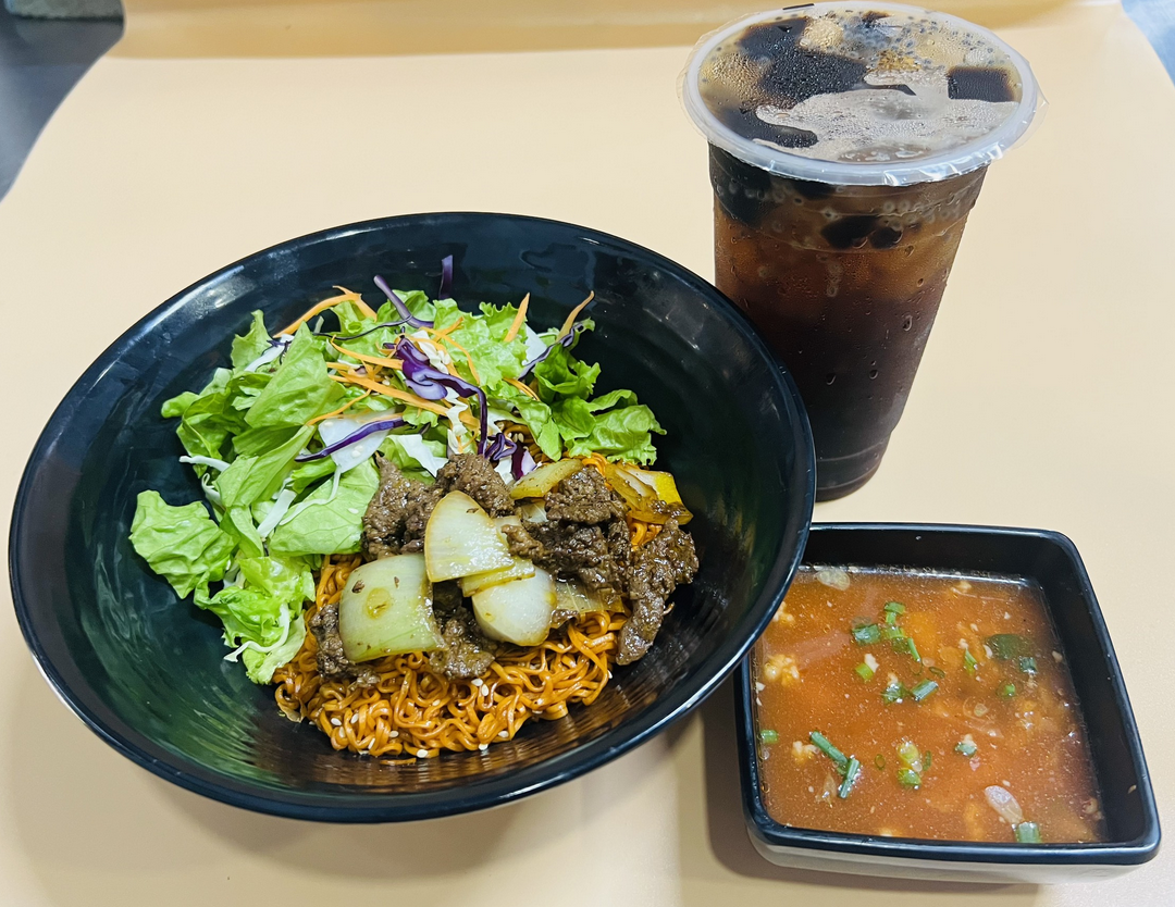 combo-e-mi-ramen-xao-bo-canh-kim-chi-tra-bi-ao-nk