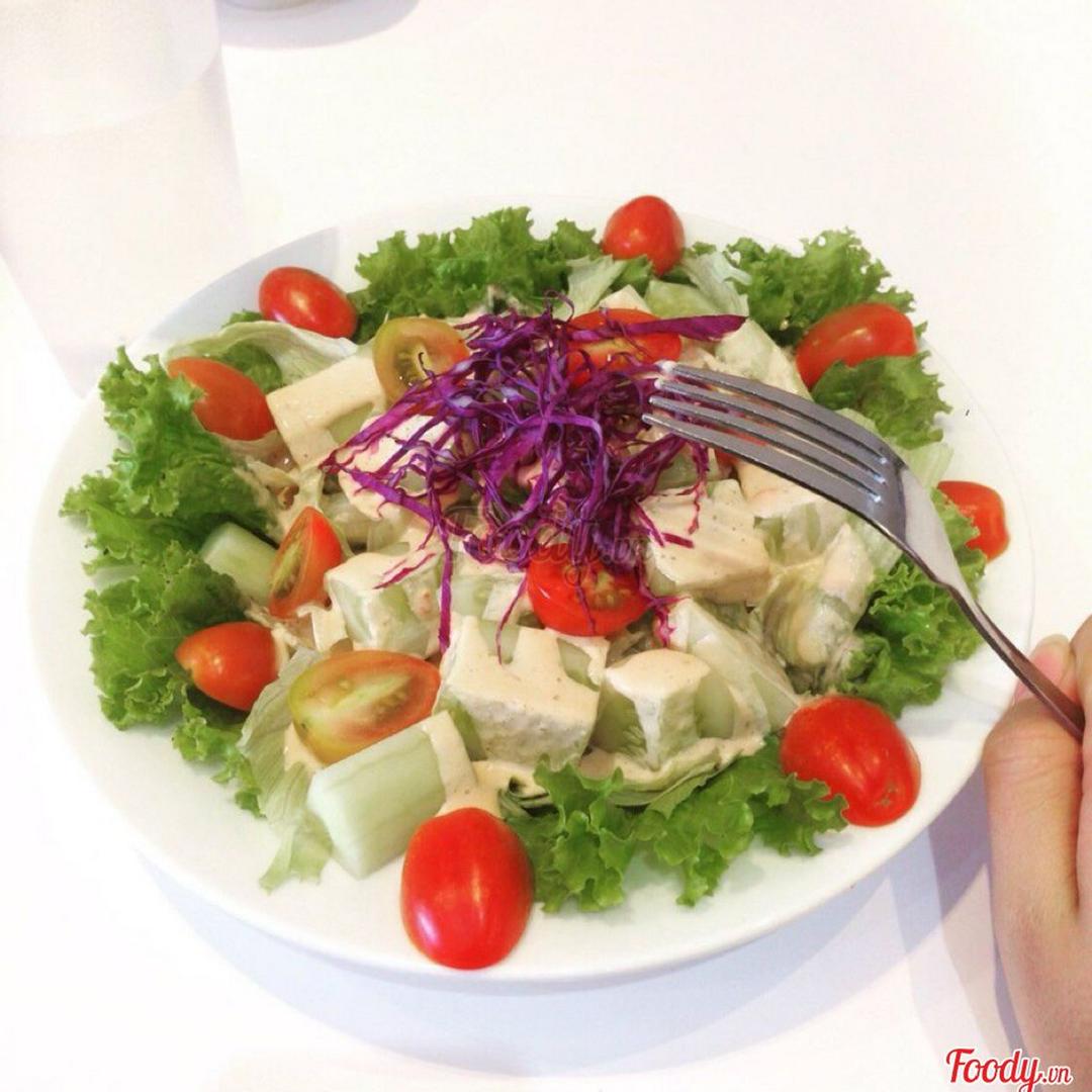 salad-ca-chua-va-dua-chuot