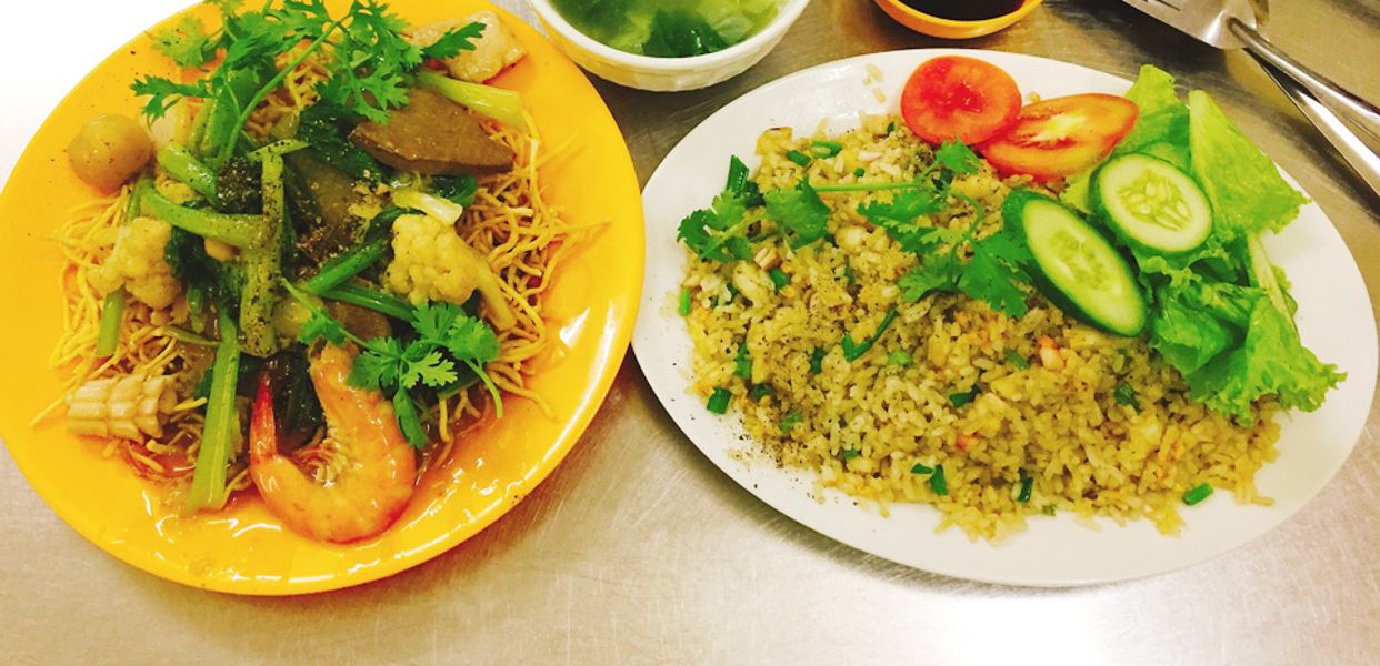 Quán-Út-Đỏ---Cơm-Chiên-Và-Mì-Xào---Đường-số-20