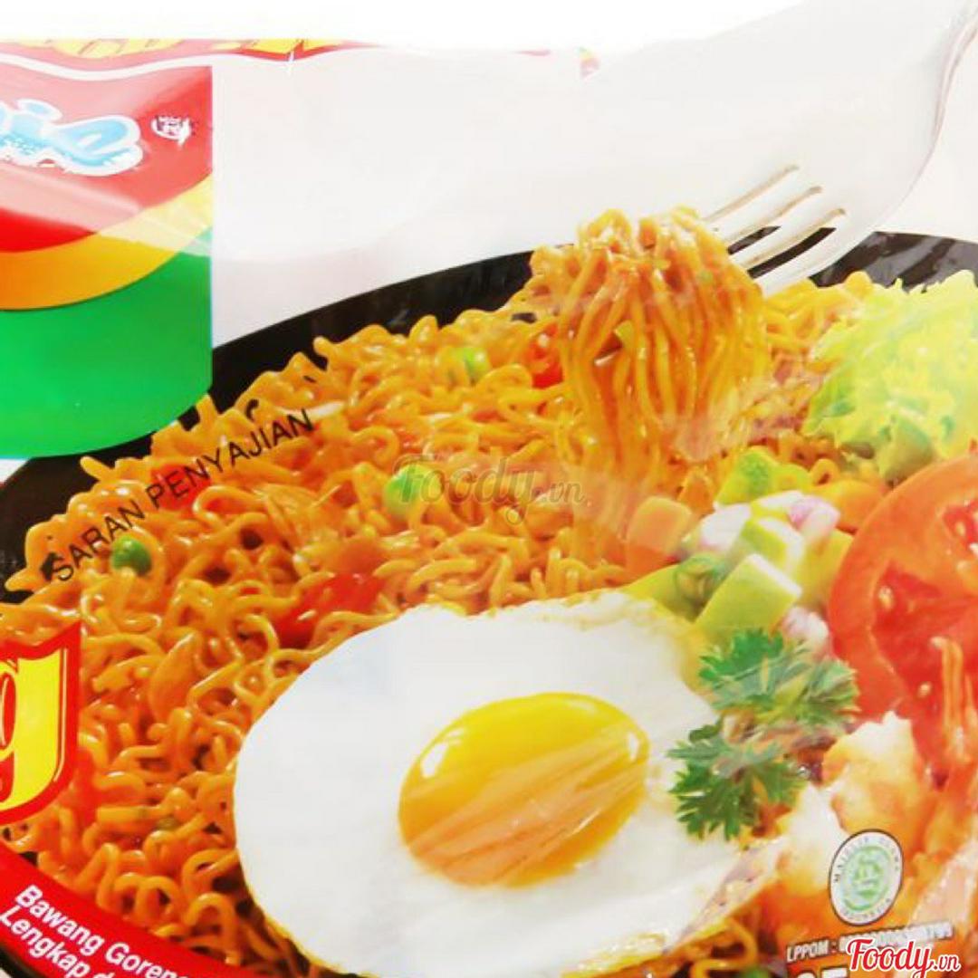 mi-tron-indomie-trung-op-la