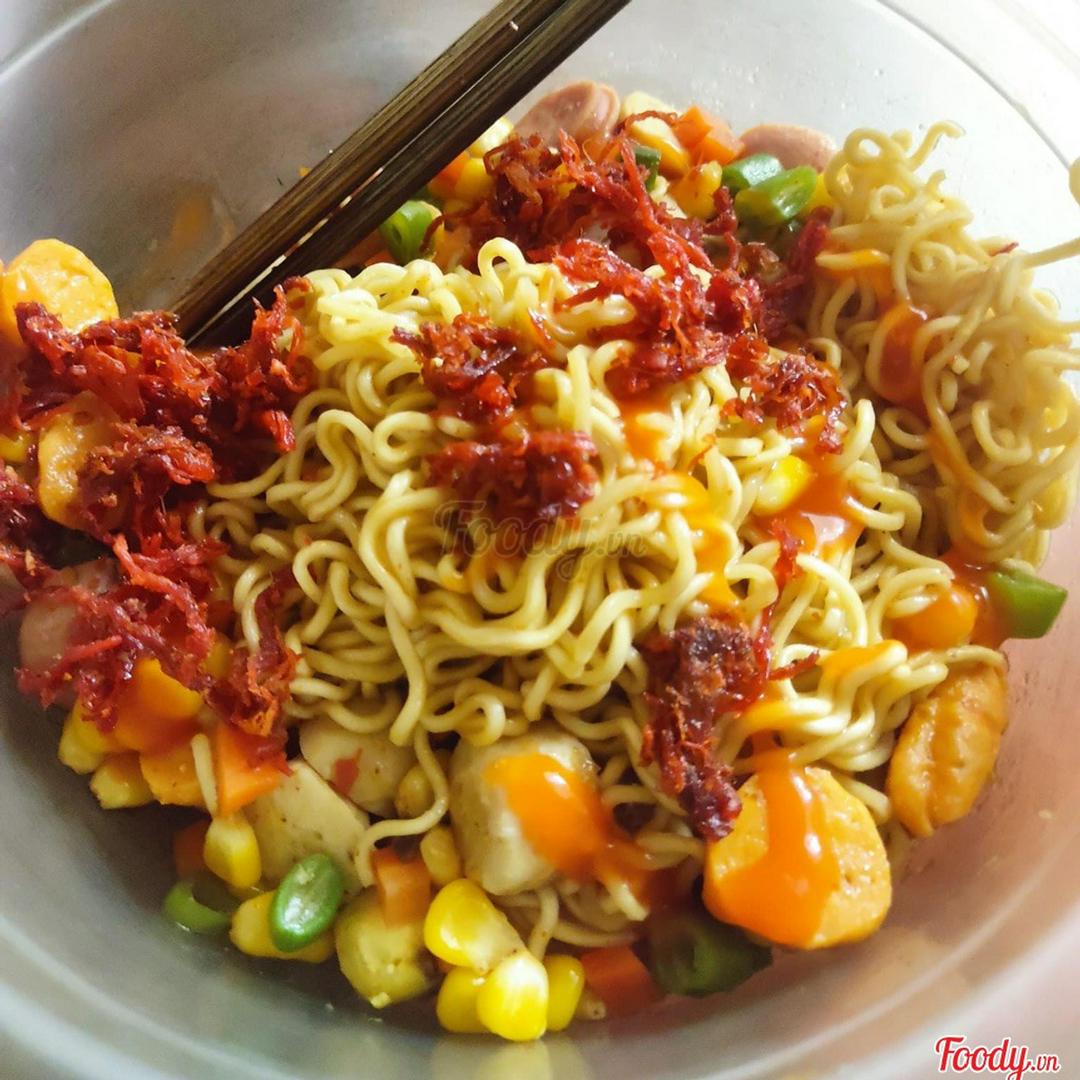 mi-tron-indomie-bo-kho