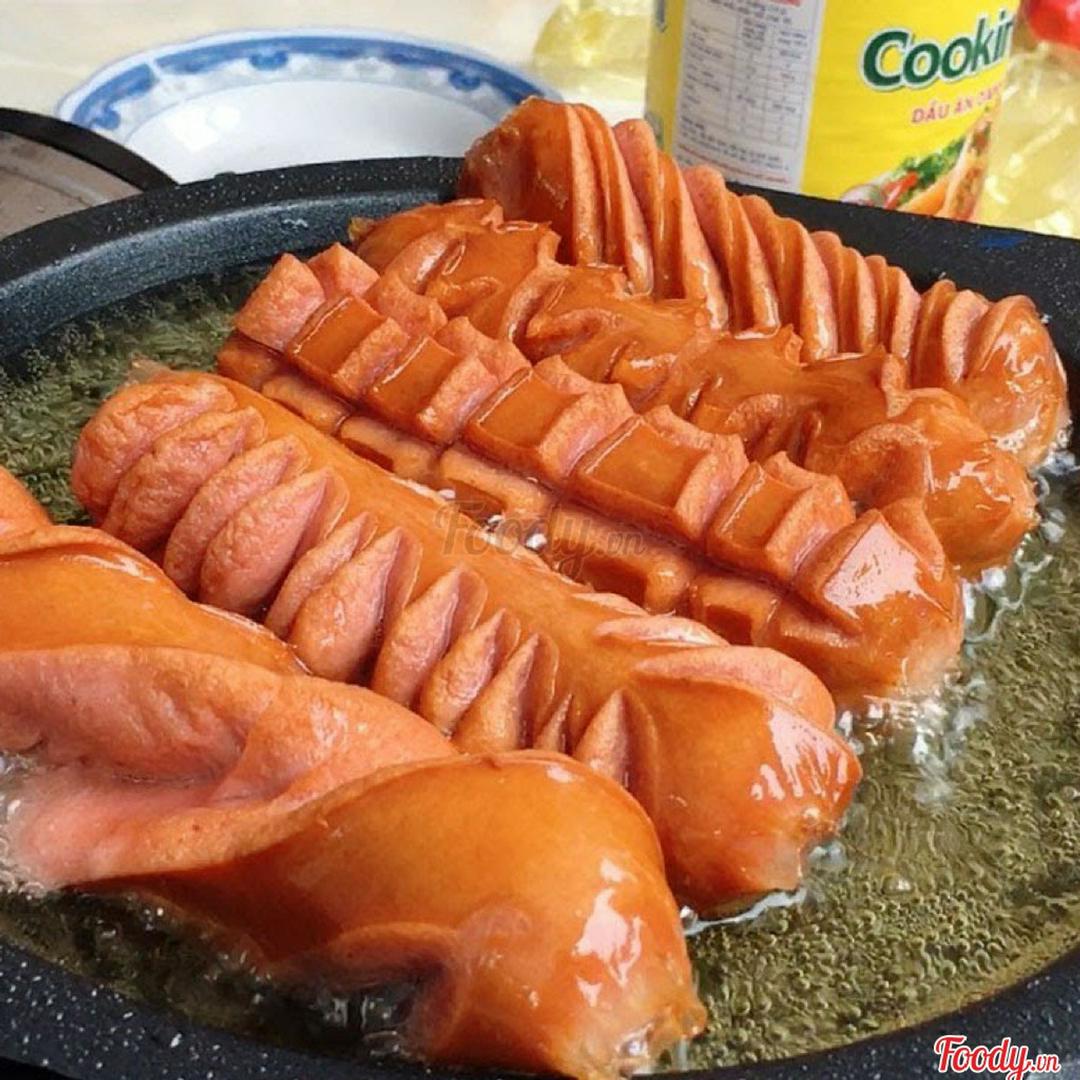 xuc-xich-ran-2-chiec