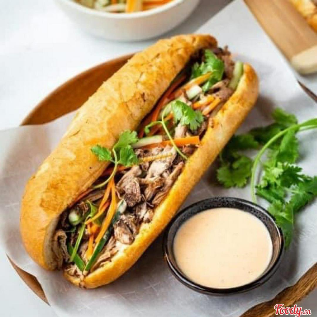 banh-mi-ga-xao-nam