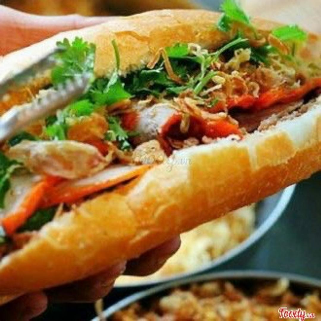 banh-mi-thap-cam-thuong-hang